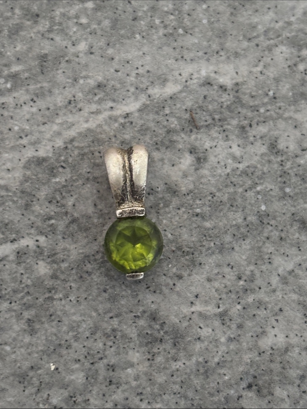 Fine Jewelry: .925 Sterling Silver Round Green Peridot Gemstone Pendant